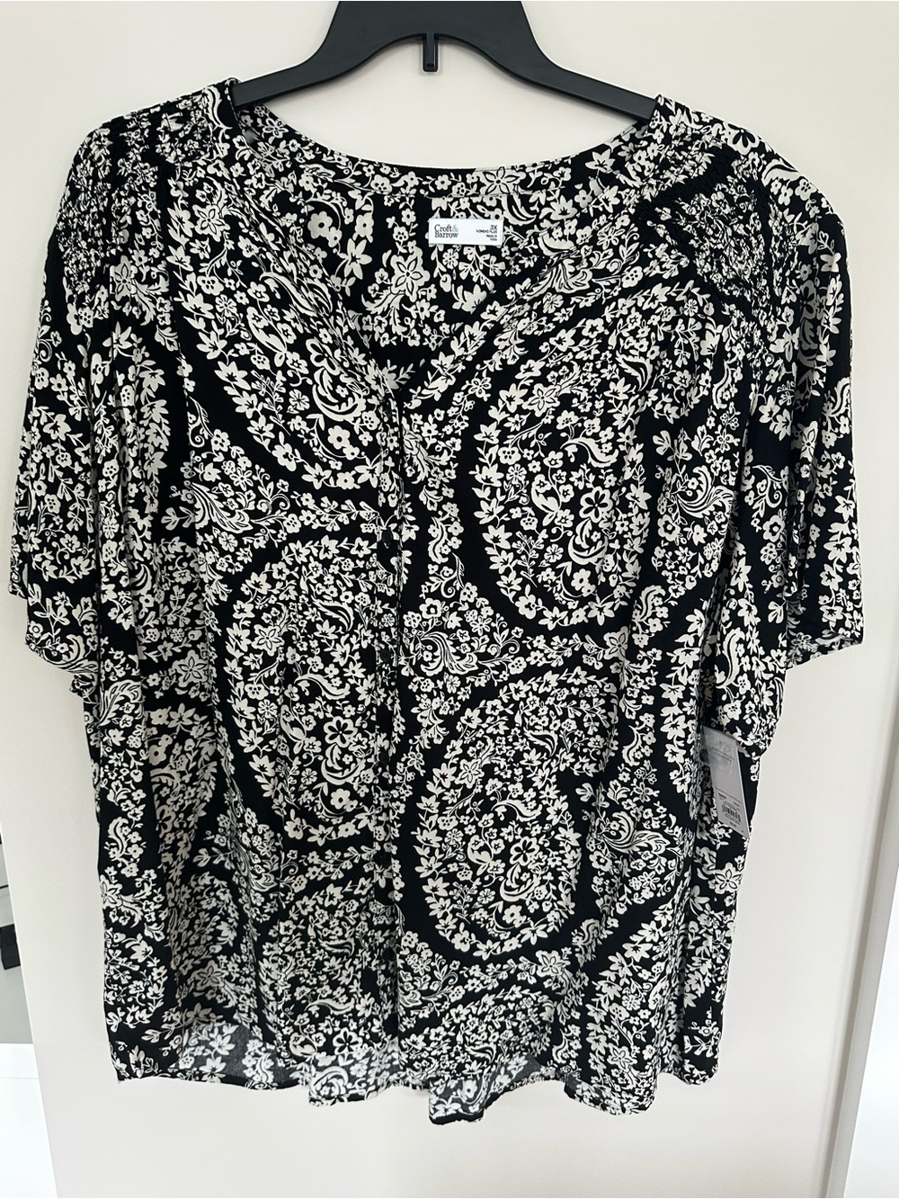 croft & barrow Black and White Paisley V-Neck Blouse